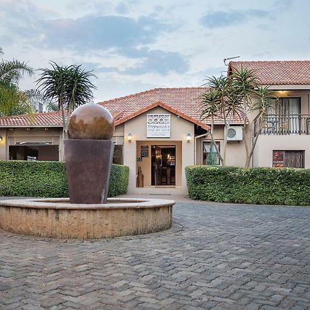 Three Oaks And An Aloe Boutique Hotel Hartbeespoort Exterior photo