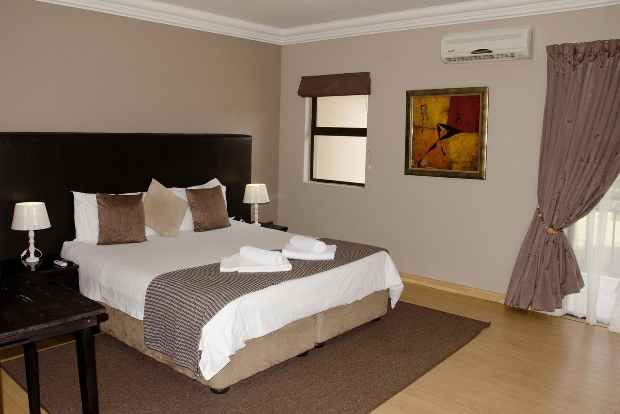 Three Oaks And An Aloe Boutique Hotel Hartbeespoort Room photo